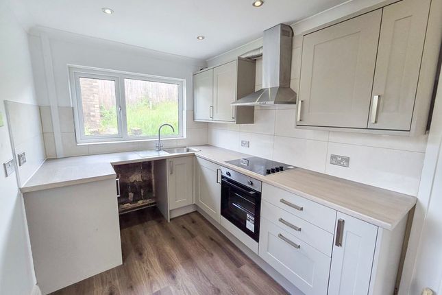 9, Heol Aneurin, Caerphilly photo 2