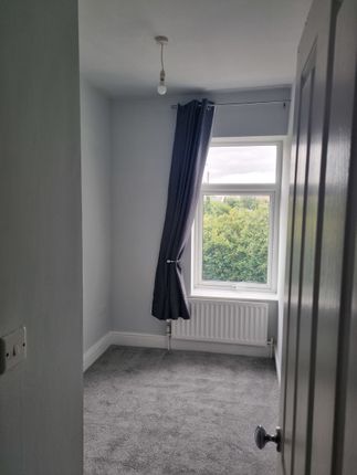 6, Copley Lane, Wakefield photo 5