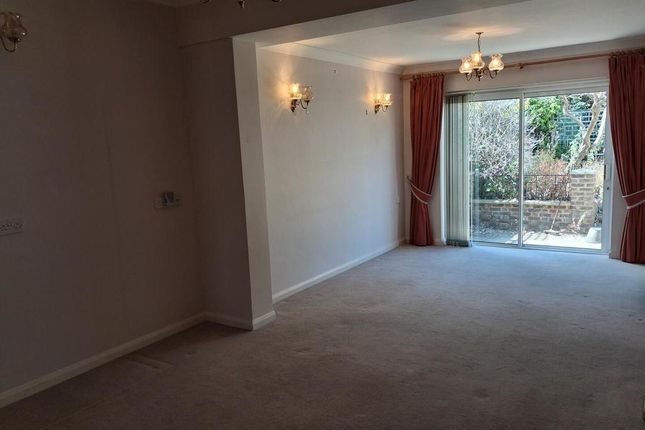 18, Parkfield Crescent, Feltham photo 3