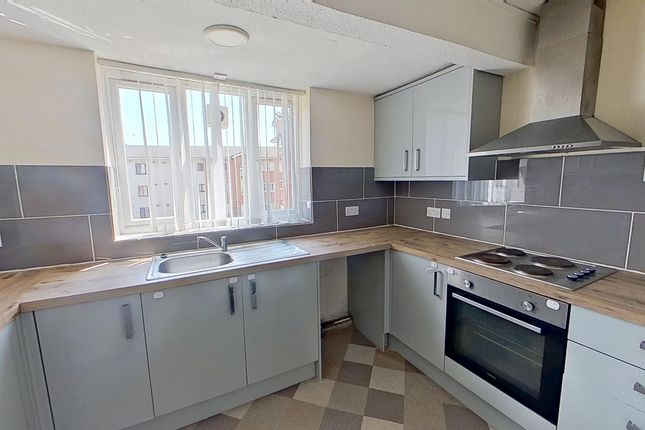 128, Regency Court, Bradford photo 2