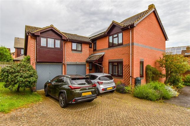 5-bed house on Siskin Gardens Paddock Wood, Tonbridge, £625,000
