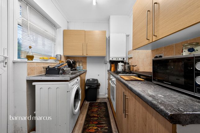 13, Oakleigh Close, London photo 2