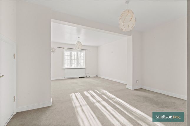 8 Forest Farm Cottages,, Forest Road, Ilford photo 3