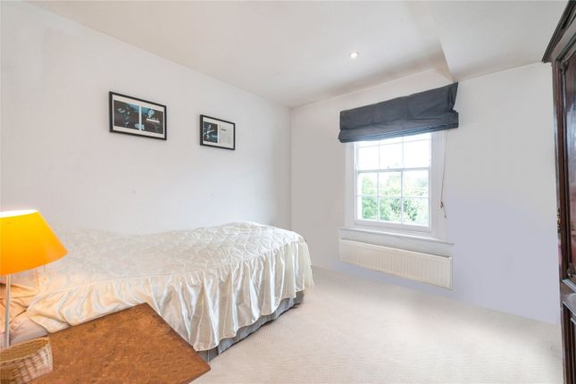 End terrace house to rent in Kingsland Road, Dalston