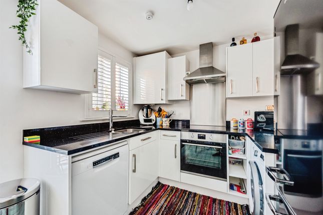 86, Olley Crescent, Witney photo 4