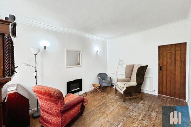 8, Chapel Hill, Huddersfield photo 4