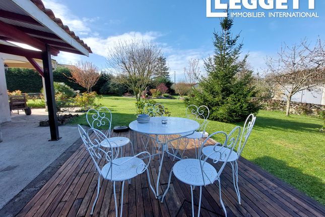 Thumbnail Villa for sale in Angoulême, Charente, Nouvelle-Aquitaine