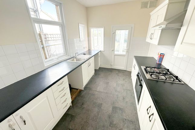 20, King Henrys Drive, Rochford photo 4
