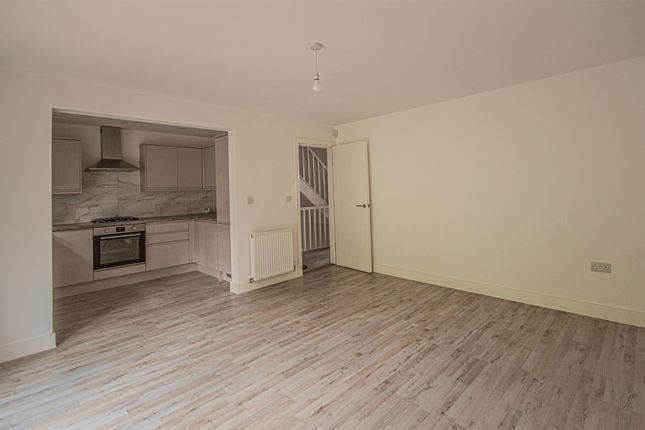 30, Brewerton Lane, Dewsbury photo 4