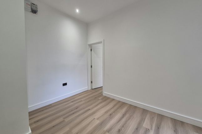 60 Station road, Hendon, London photo 4