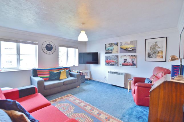 18A, Troutbeck Close, Slough photo 4