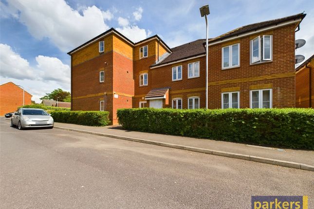 Thumbnail Flat for sale in Swallows Croft, Reading, Berkshire