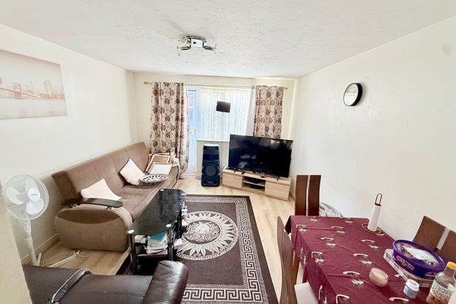5, Gadwall Way, Thamesmead photo 2