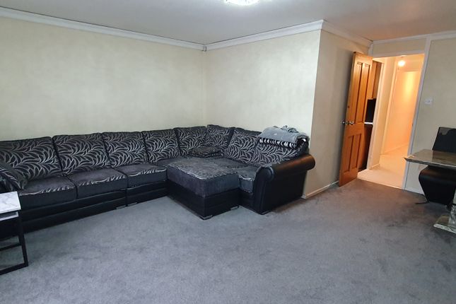 172, Hunters Park Avenue, Bradford photo 4
