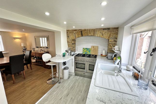 2 Oaktree Cottage,, Waters Green, Hampshire photo 4