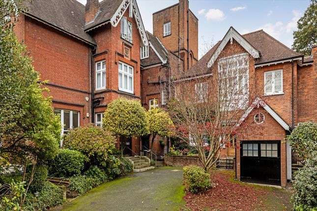 Thumbnail Flat for sale in Netherhall Gardens, London