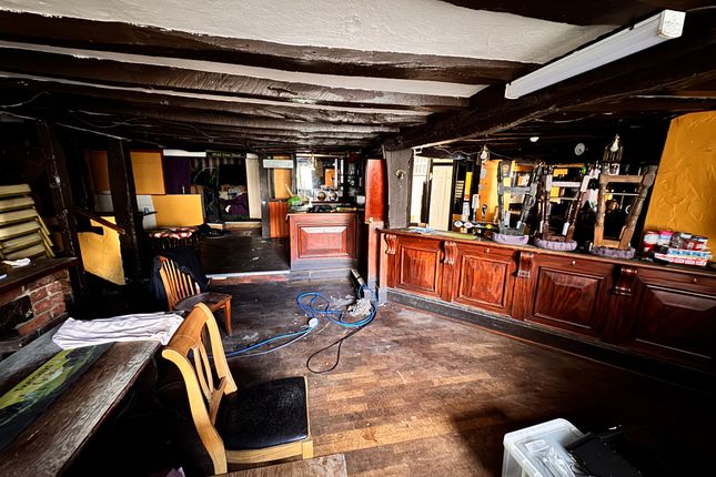 The Rose and Crown,, 22 Market Place, Chippenham photo 5