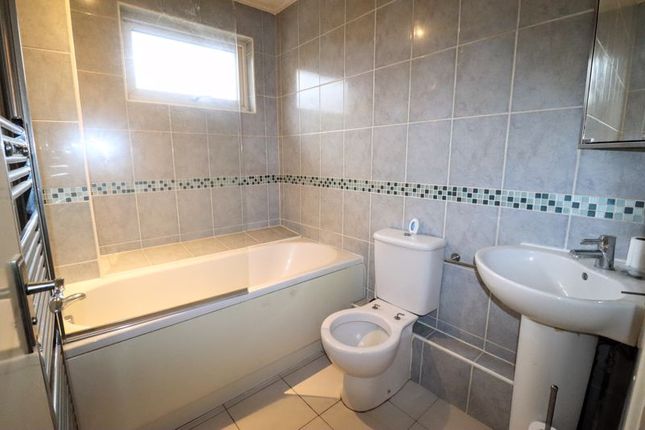 6, Maple Grove, Milton Keynes photo 4