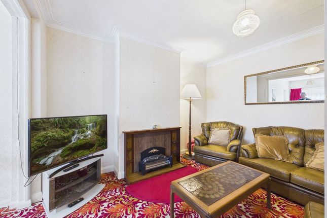 8, Harewood Gardens, Sanderstead photo 3