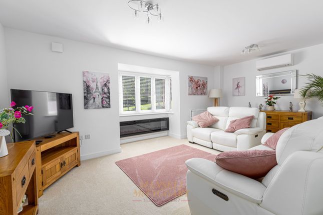 7 Butlers Way, East Grinstead photo 2
