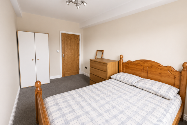 Flat 2, DEWSBURY photo 3