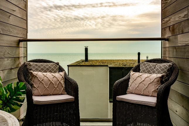 4 Ocean Gateway, Fishermans Beach, Hythe photo 2