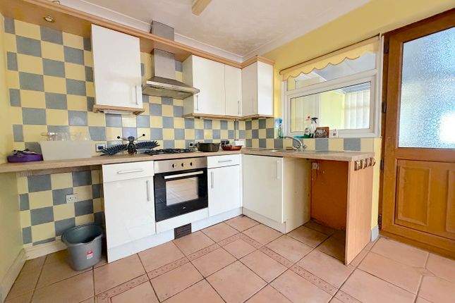 6, Friesland Drive, Wolverhampton photo 3