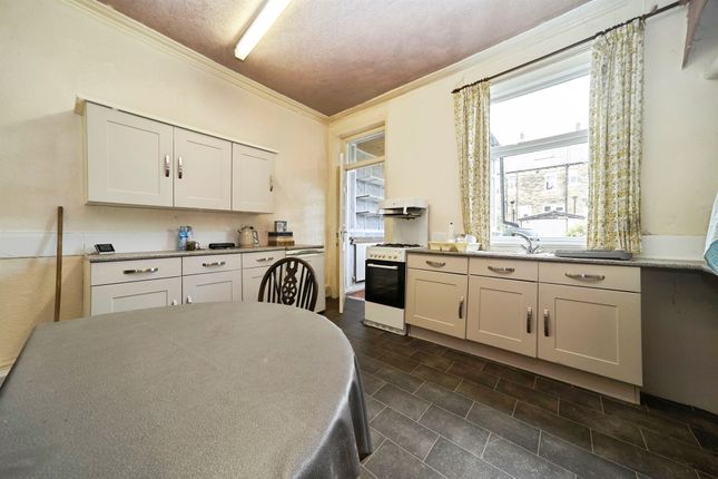 28, Norwood Avenue, Shipley photo 4