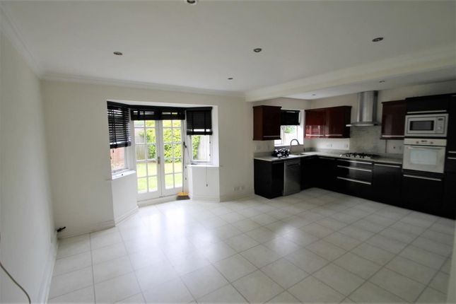 23, The Birches, Bushey photo 2