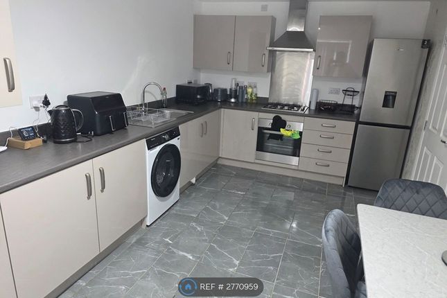 South Parkway, Seacroft, Leeds photo 5