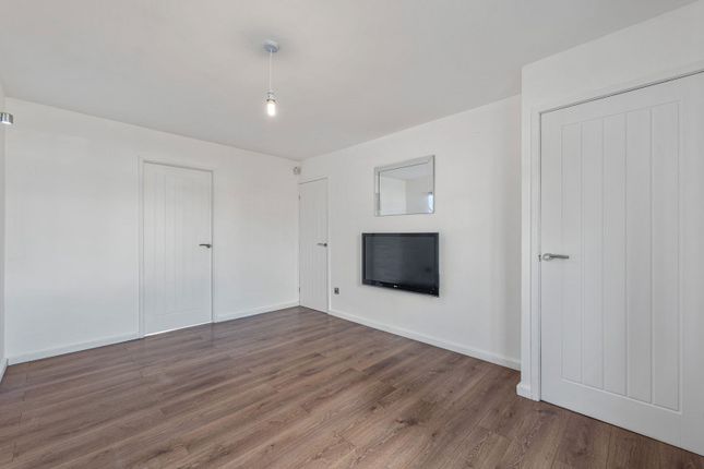54, Holyrood Rise, Rotherham photo 4