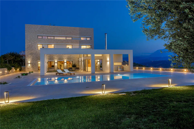 Thumbnail Villa for sale in Irakleio, Heraklion, Heraklion, Crete, Greece