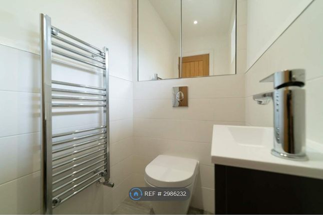 Smalley Close, London photo 2