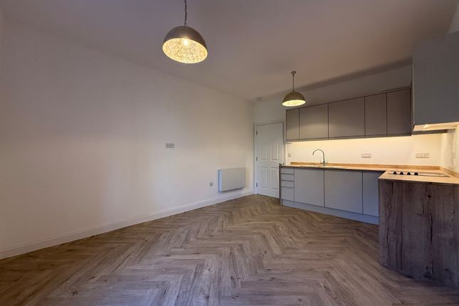 Flat 4, 34, Wilbury Gardens, Hove photo 3