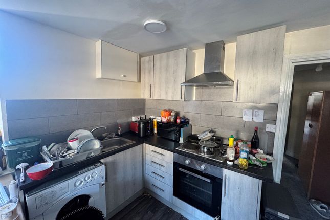 Flat 8, Washington Buildings, Station Street, Porth photo 2