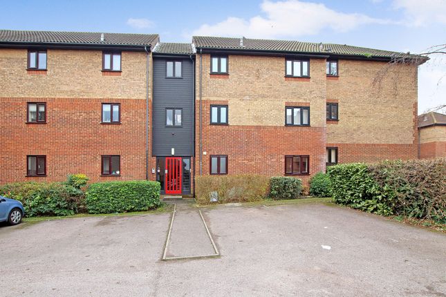 Flat for sale in Copperfields, Basildon