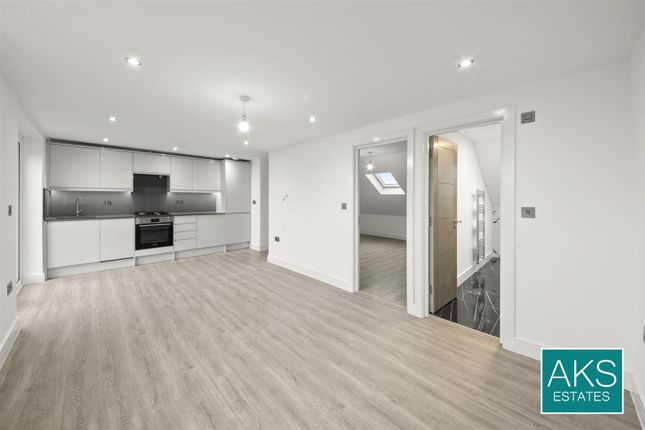 11a, Flat 2, Panhard Place, Southall photo 3