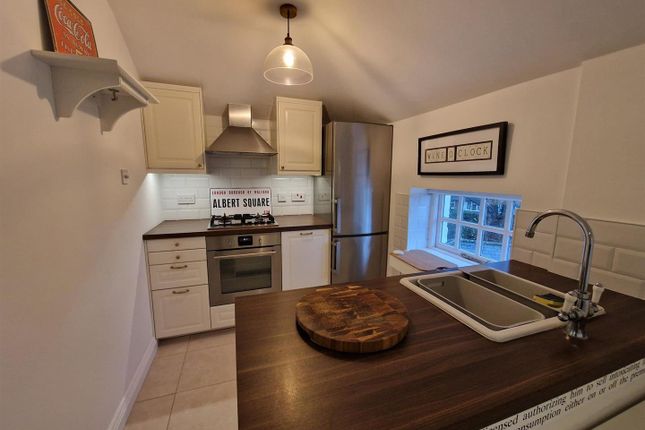 15 The Octagon, Collett Road, Ware photo 3