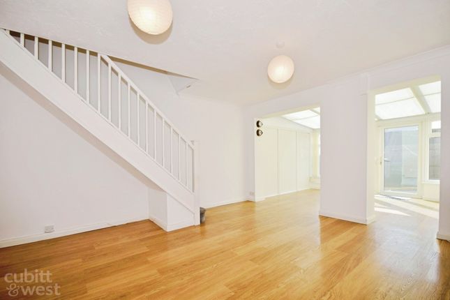 6, Grays Court, Portsmouth photo 4