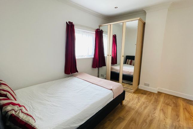 Thumbnail Room to rent in Rosslyn Crescent, Harrow