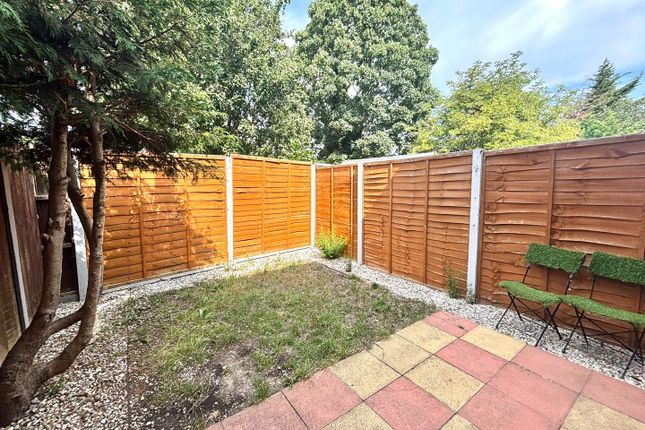 17, Field Close, Hayes photo 2