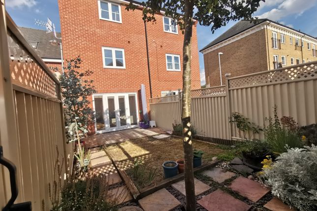 Thumbnail Terraced house to rent in Dodd Road, Watford, Hertfordshire