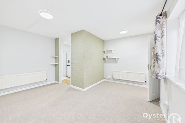 3 Harriet Way, Bushey photo 4