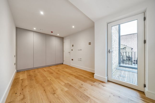 Flat 4, 60, Broadway Court, London photo 4