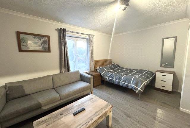 27, Ash Court, Newbury photo 3