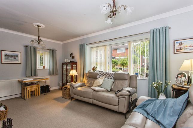 28, Radburn Close, Chorley photo 4