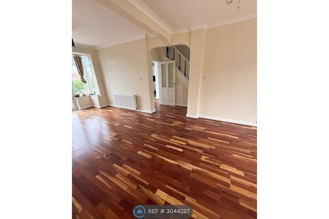 Clayhill Crescent, London photo 4