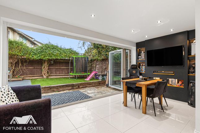 2, Crossway, Harlow photo 2