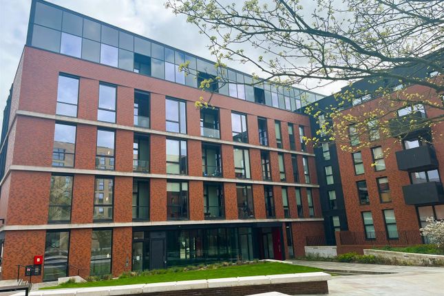 Flat for sale in Waterhouse Court, Burgess Springs, Chelmsford