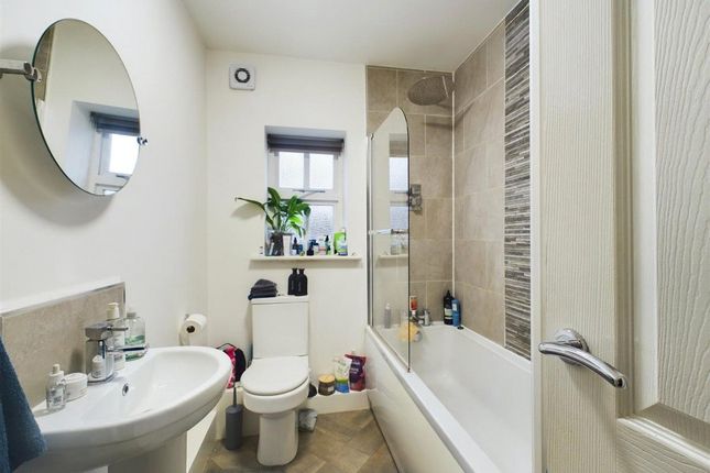 5, Wilks Court, West Yorkshire photo 4